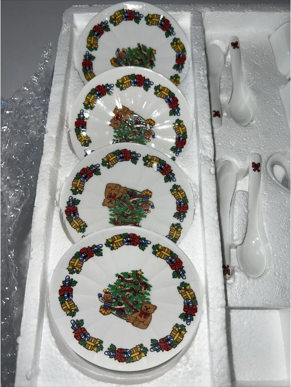 Dillard's Trimmings 25 pc CHRISTMAS TREE Porcelain MINI MINIATURE TEA SET EUC